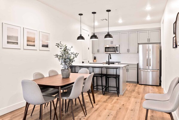 Condo, 3 Bedrooms | Dining