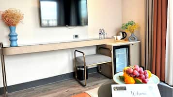Deluxe Twin Room, Balcony | Minibar, in-room safe, individually decorated, individually furnished