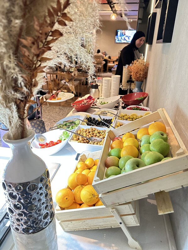 Frokostbuffé hver dag (EUR 10 per person)