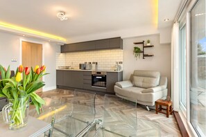 House | 1 bedroom, WiFi - Pleasant View - Direct Beach Access Sea Views and Parking (Saundersfoot)