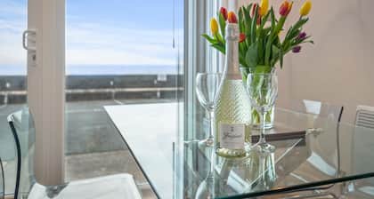 Pleasant View - Direct Beach Access Sea Views and Parking