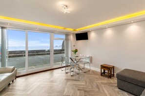 House | 1 bedroom, WiFi - Pleasant View - Direct Beach Access Sea Views and Parking (Saundersfoot)