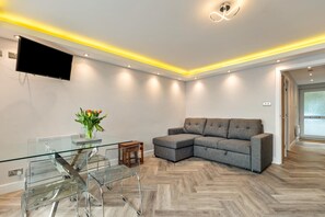 Apartment | 1 bedroom, WiFi - Pleasant View - Direct Beach Access Sea Views and Parking (Saundersfoot)