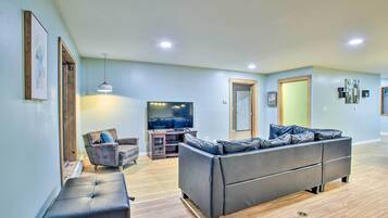 Télévision, lecteur de DVD, livres, vidéothÚque