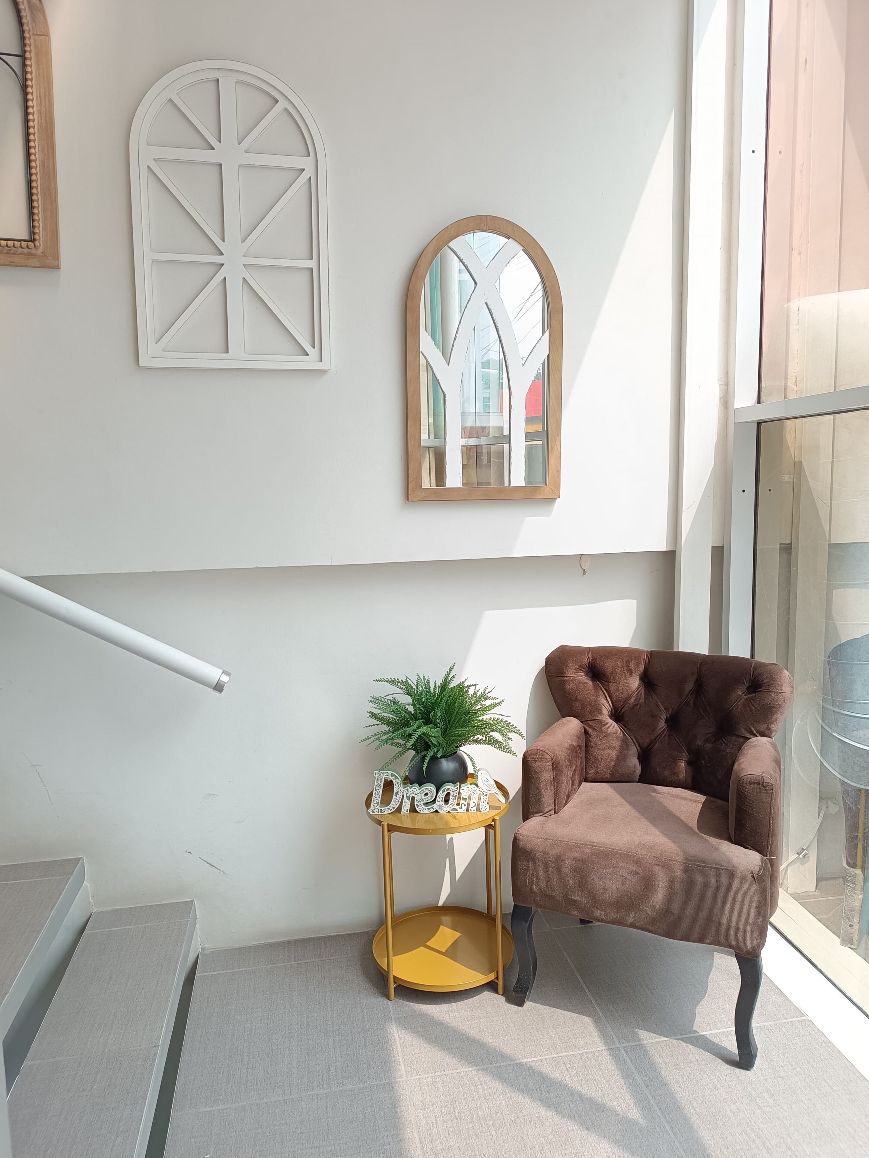 handrails in stairways