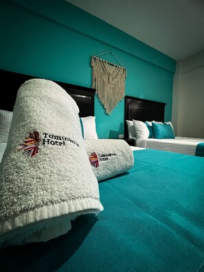 Standard-Doppelzimmer, 2 Doppelbetten | Pillowtop-Betten, individuell eingerichtet, Bügeleisen/Bügelbrett