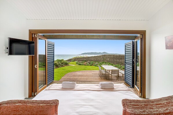 4 bedrooms, iron/ironing board, free WiFi, bed sheets