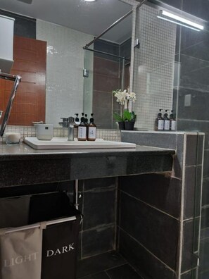 Hair dryer - Vintage Chic Apartment (Nairobi)
