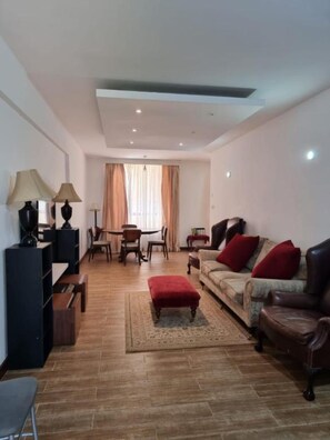 TV - Vintage Chic Apartment (Nairobi)