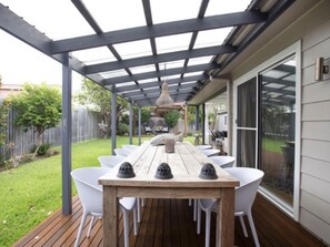 Outdoor dining - Large Beach House near 2 beaches (Manyana)