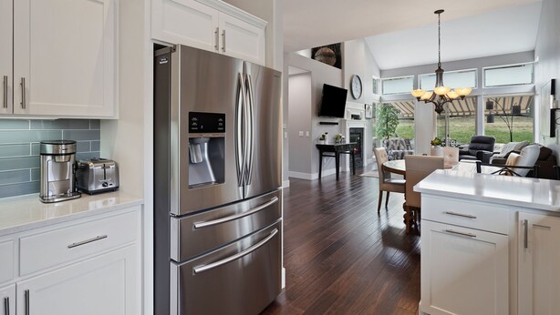 Private kitchen - Modern and Light! EV Charger, Pet Friendly, Community Hot Tub & Pool, Lakeside Sports Center, AC (Redmond)