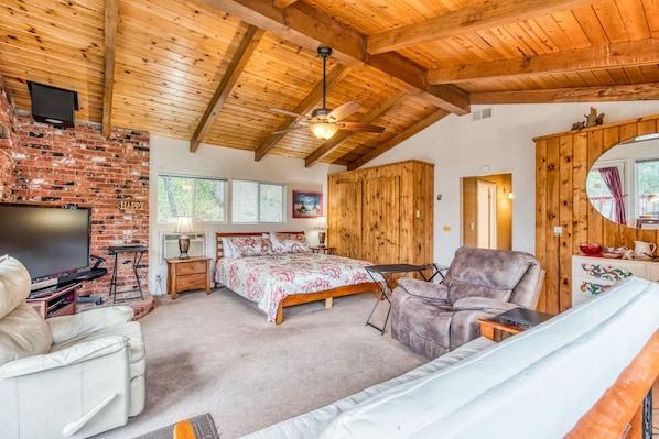 Quadruple Room, Ensuite, Mountain View (Red Rose)