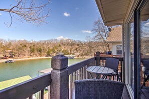 Property grounds - Private Boat Dock! Family Getaway in Lake Ozark (Lake Ozark)