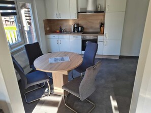 Mikrowelle, Ofen, Herdplatte, Geschirrspüler