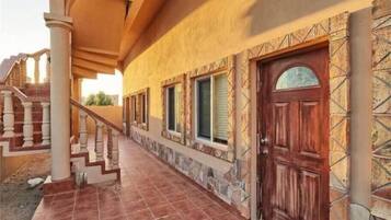 تفاصيل الفندق من الخارج