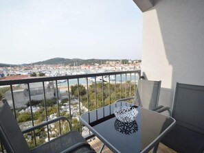 تناول الطعام بالخارج