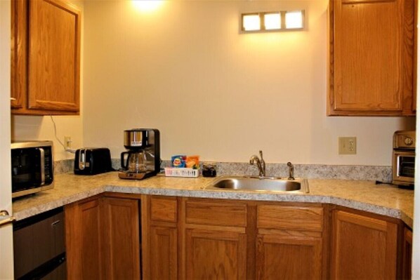 Fridge, microwave, stovetop, dishwasher