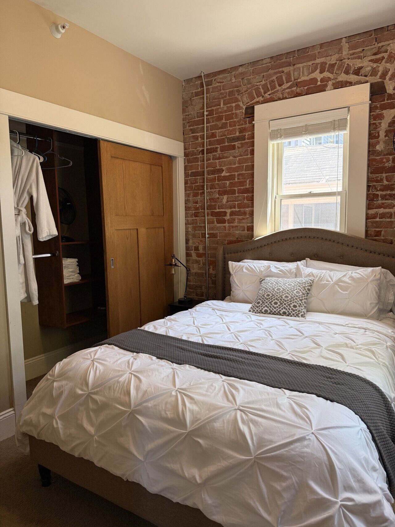 3 Schlafzimmer, Schreibtisch, Bügeleisen/Bügelbrett, WLAN