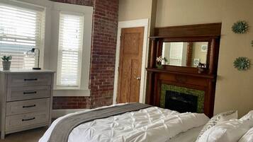 3 bedrooms, desk, iron/ironing board, free WiFi