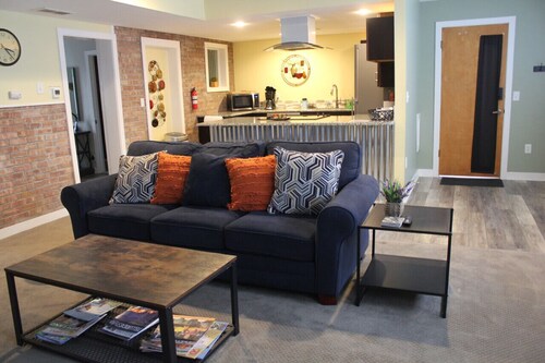 125 Cedar 1 · Apartment in Kalamazoo + WI-Fi + Garage + Laundry