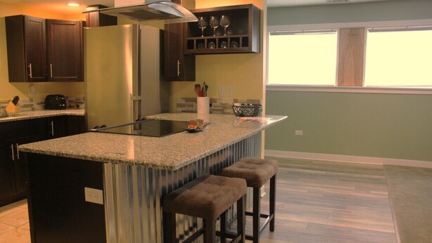 Unclassified image, 1 of 17, button - 125 Cedar 1 · Apartment in Kalamazoo + WI-Fi + Garage + Laundry (Kalamazoo)