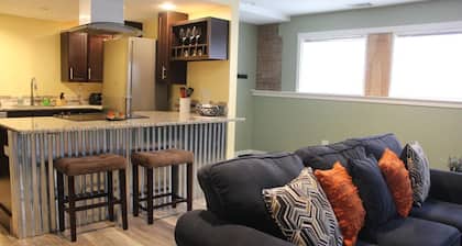 125 Cedar 1 · Apartment in Kalamazoo + WI-Fi + Garage + Laundry