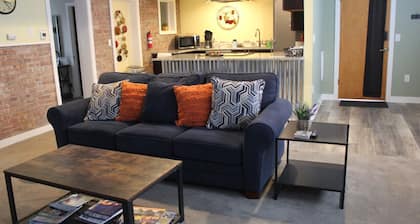 125 Cedar 1 · Apartment in Kalamazoo + WI-Fi + Garage + Laundry
