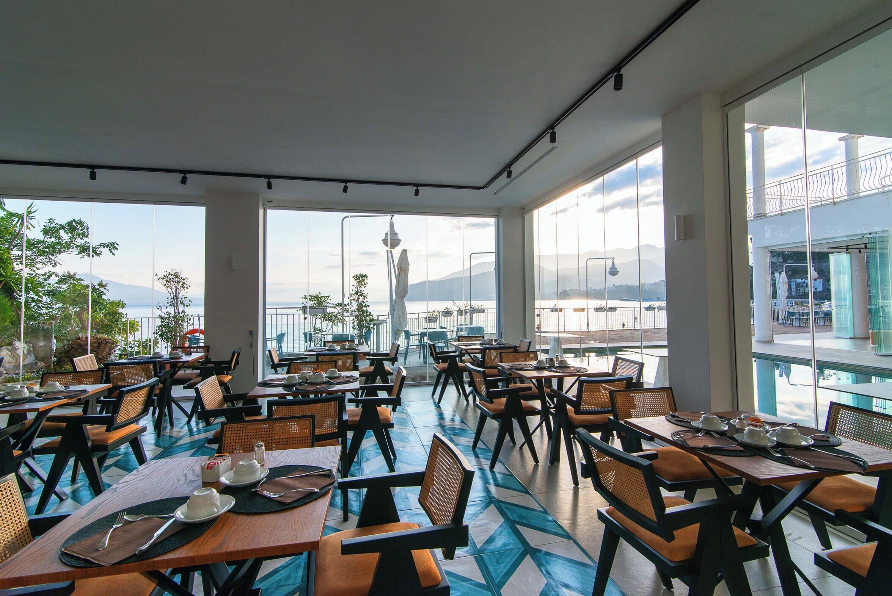 Serviço de café da manhã, culinária mediterrânea, vistas para a piscina 