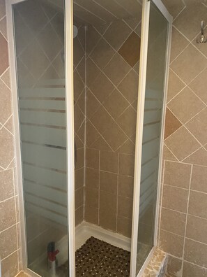 Shower, hair dryer - Small cottage for 4 people 3mn from the beach (Le Barcarès)