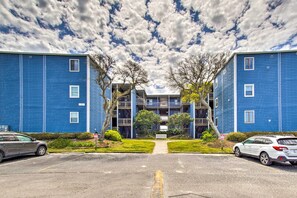 Exterior - North Topsail Beach Condo w/ Balcony! (North Topsail Beach)