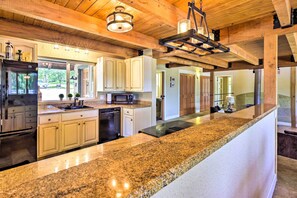 Fridge, microwave, stovetop, dishwasher