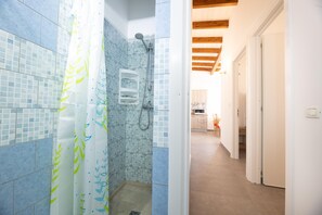 Shower, hair dryer, towels - Tenuta Doret - Taviano (Taviano)