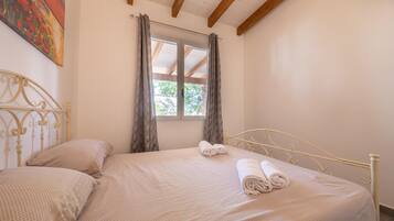 4 camere, ferro/asse da stiro, Wi-Fi gratuito, lenzuola