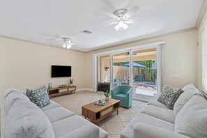 TV, libri, impianto stereo