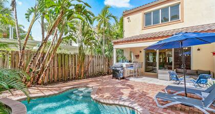 BY THE SEA VACATION VILLAS- VILLA RENZA 3 BED/TWO BLOCKS TO BCH PRIVATE POOL