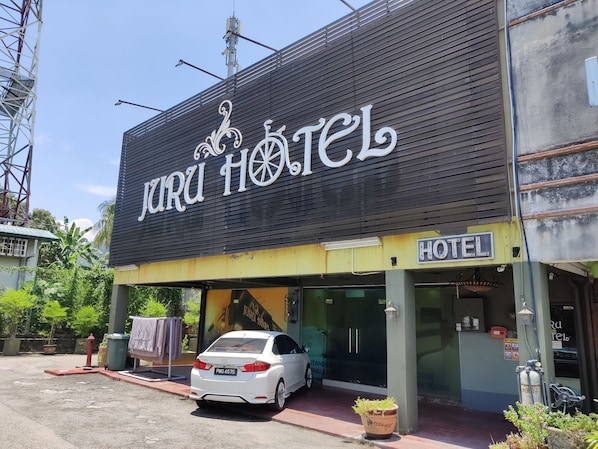 Front of property - OYO 90488 Juru Hotel (Simpang Ampat)