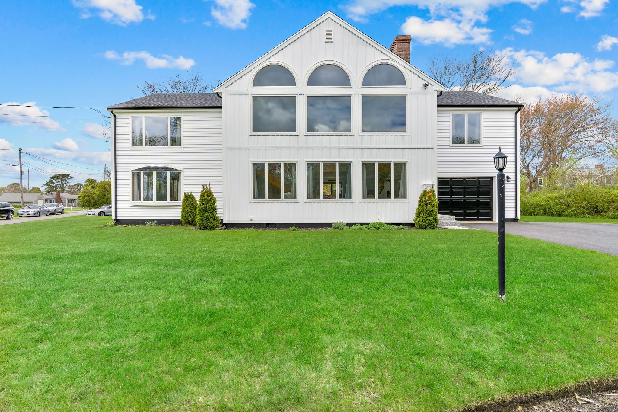 Magnificent, 5 bedrooms, 4 bath, and a 3 house walk to private deeded beach