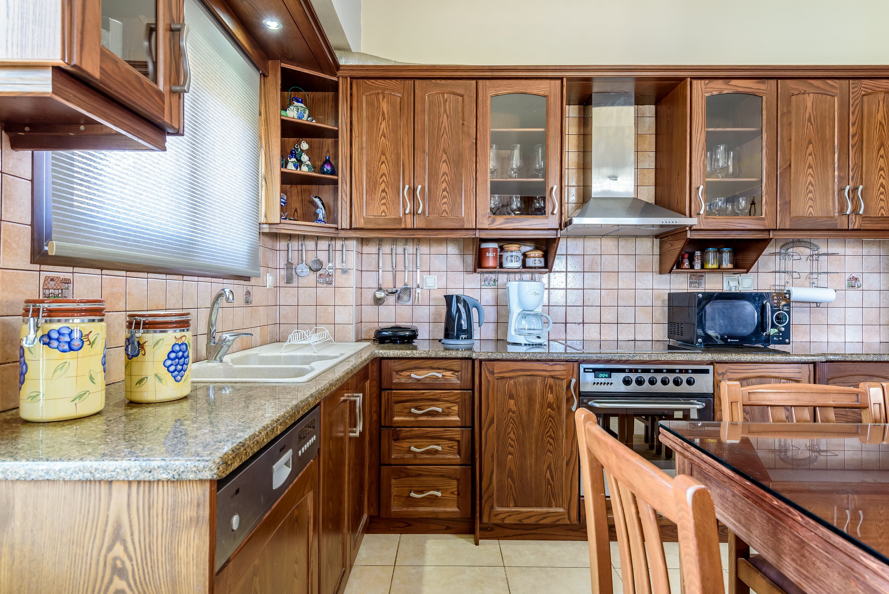 都會別墅 | 私人廚房 | 大型冰箱、微波爐、烤箱、爐台