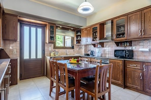 City Villa | Private kitchen | Full-size fridge, microwave, oven, stovetop
