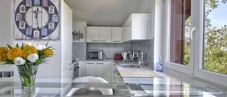 Microwave, oven, stovetop, dishwasher
