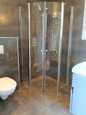Shower, hair dryer, towels - Villa 'Gecko' with Sea View, Wi-Fi and Air Conditioning (SARI SOLENZARA)