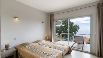 5 bedrooms, iron/ironing board, free WiFi, bed sheets