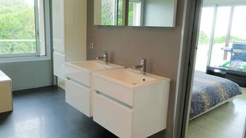 5 quartos, ferros/tábuas de passar roupa, Wi-Fi de cortesia