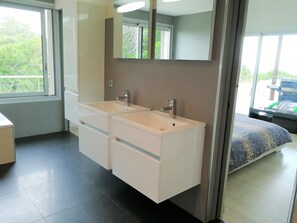 5 bedrooms, iron/ironing board, free WiFi, bed sheets - Villa 'Gecko' with Sea View, Wi-Fi and Air Conditioning (SARI SOLENZARA)