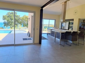 Frigorífic, microones, forn i placa de cuina 