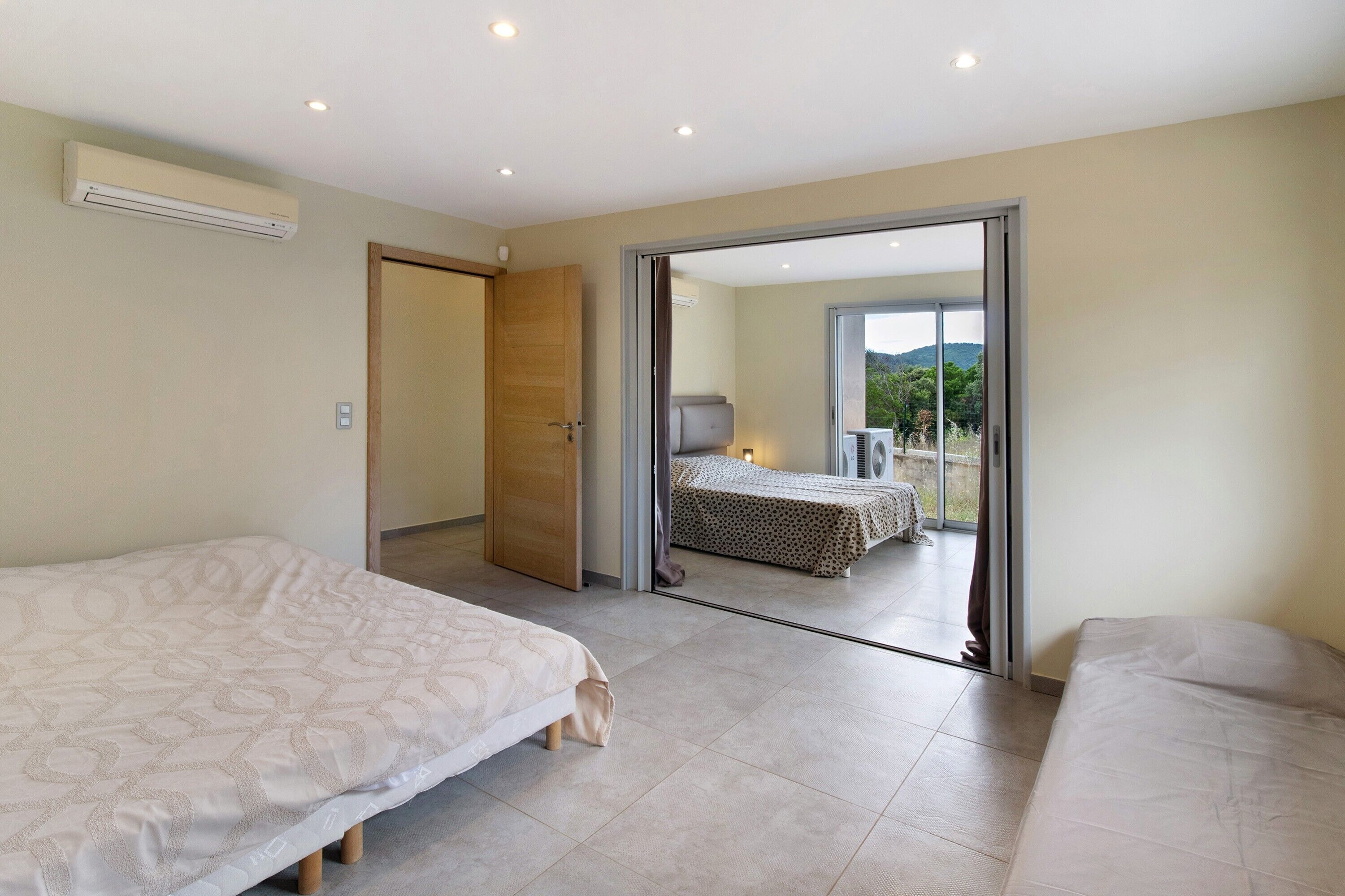 5 habitaciones, tabla de planchar con plancha y wifi gratis 