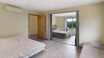 5 habitaciones, tabla de planchar con plancha y wifi gratis