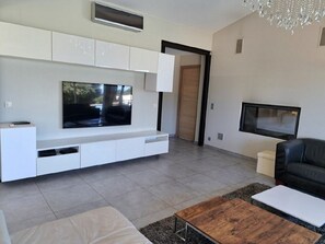 Televisor i llar de foc 