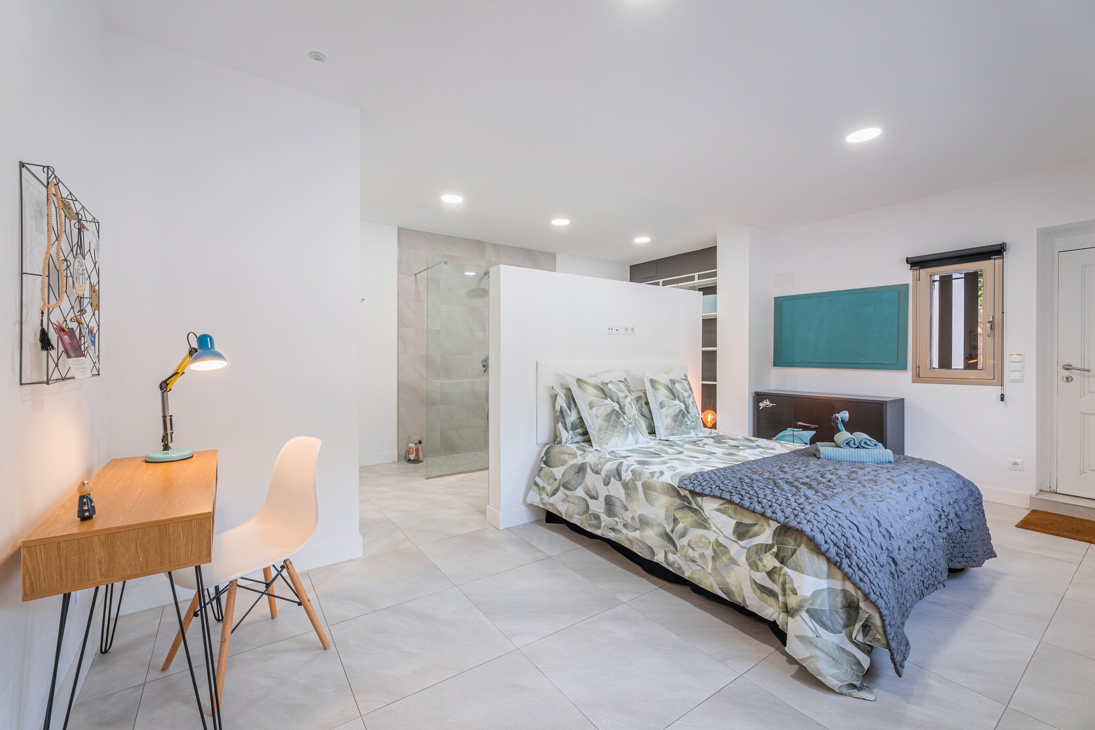 2 makuuhuonetta, silitysrauta/-lauta, ilmainen Wi-Fi, vuodevaatteet