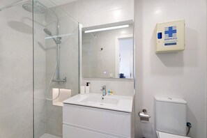 Ducha, secador de pelo, toallas